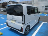 VSA (ABS + TCS + 横すべり抑制)★障害物を避けるのに急にハンドルを切った時など、4輪別々にブレーキをかけ、さらにはパワーを制御してクルマの姿勢の乱れを抑え、運転にゆとりを与えます。
