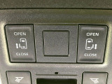 【両側パワースライドドア】スマートキーや運転席のスイッチで後席両側スライドドアの開閉が可能♪電動だから力を入れてドアを開ける必要が無く、小さなお子様でも簡単に開け閉めでき快適です♪