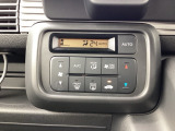 フルオートエアコンが装備されています!お好みの温度設定をするだけでエアコンの風量やモードの切り替えを自動でコントロールしてくれます!