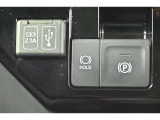 電動パーキングブレーキを搭載。スイッチ操作でパーキングブレーキを作動・解除することが可能です。