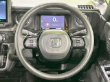 インテリアに合わせたデザインのステアリングは、運転される方のことも考え、運転しやすい形状、大きさです。是非一度、実際に触ってお確かめください。