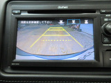 バックカメラの画像です。ガイドラインがスムースな車庫入れをサポートいたします。車庫入れの安心感がアップしますね。
