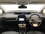 シンプルながら機能性あふれる運転席廻りです。視界性もよく、運転しやすいですよ。