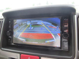 苦手な駐車もバックモニターで安心です。