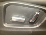 こちらのグレードは助手席にもパワーシートを装備しております!運転席同様お好みで調整が可能です!