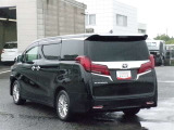 明るく広々、落ち着いた店内では、中古車のご検討・ご購入のほか、携帯電話(au)の購入等、様々なご相談に幅広く応えていきます♪