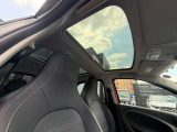 メルセデス・ベンツの定める厳しい基準をクリアしたお車のみをご案内させて頂きます。納車前整備はメーカー規定に基づき100項目以上にも及ぶ点検を熟練のメカニックによって行いご納車させて頂きます。
