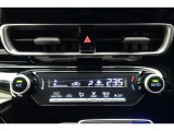 ★エアコンはオートタイプが装着済みです!オートモードにしておけば、車内温度を設定するだけで風の料や吹き出し口の切り替えを機械が行ってくれます!一年中快適な環境を作れますよ♪