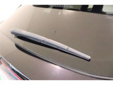 雨天時、後方の視界を見やすくするリヤワイパー。