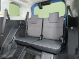 便利な5:5分割可倒式シートです。収納と乗車人数のバランスに優れています♪荷物の大きさに応じたラゲージスペースをフレキシブルに作り出せるので、シーンに応じた使い方ができます♪