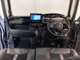 【前方視界】開放的な前方視界!運転がしやすく疲れにくいです♪窓が大きく、見通しがとっても良いおクルマですよ♪