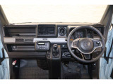 操作性に優れた運転席となります!小物入れや各ボタンの配置にこだわり、使いやすいです!座り心地もよく視認性も良好なのでロングドライブもお任せ下さい!