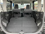 リヤシートも全車消毒済み。シートを倒すとゆったりとした室内空間に★レジャーにショッピングに大活躍!