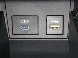 【充電用USB端子】デバイスの充電に便利です。※実際の接続端子は写真で確認or店舗までご気軽にお問合せください♪