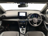 シンプルながら機能性あふれる運転席廻りです。視界性もよく、運転しやすいですよ。