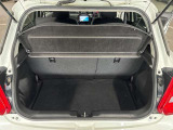 トランク収納スペースをご確認ください。荷物の積み下ろしがしやすい広さを確保しており、日常使いからレジャーまで幅広く活用できます。