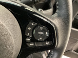 【アダプティブ・クルーズ・コントロール】予め設定した車速内でクルマが自動的に加減速。 前走車との適切な車間距離を維持しながら追従走行し、高速道路でのドライバーの疲労を軽減してくれる嬉しい機能付♪