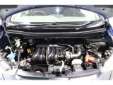 ドライバーを包み込むように、ディスプレーやスイッチ、コンソールを配置。座った瞬間から運転への期待が!空間そのものの心地よさにこだわっています。