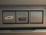 【パワーバックドア】スマートキーや運転席のボタンを押すだけでリアゲートが自動で開閉します!荷物を持っている時や、高い位置にあるバックドアを閉める際に便利な機能です♪