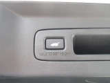 パワーテールゲート付き!ワンタッチで、スムーズに開閉。荷物が多い日も、片手でラクに使えます。
