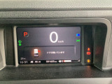 一度使ったら手放せなくなるスマートエントリーキーシステムです。 鞄やポケットの中に入れたままでもドアロック、解除、エンジン始動も出来ます。 重い荷物を持っていてもKEYを出す手間も無くとっても便利です