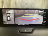 狭い場所での駐車やすれ違いなどでより的確な運転操作に役立つ360&deg;ビューモニターが装備されています。