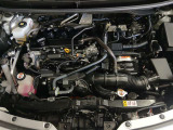 ヤリスクロスのハイブリッドシステムは、1.5Lエンジンとモーターを組み合わせた高効率ユニットで、街中でも高速道路でも滑らかで静かな走りを実現します