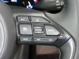 【レーダークルーズコントロール】(全車速追従機能付)付きです。車速に応じて追従支援してくれるので、ロングドライブも快適です。詳細は販売店スタッフまでおたずねください。