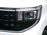 ヘッドライトはLEDなのでとても明るく、広い範囲に照らしてくれます。夜間の運転の安全も高めてくれます。