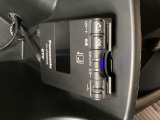 グローブBOX内のカードの取り出しもしやすい場所にETC(社外品)がついています。高速道路の料金所の通過もラクラクです!。