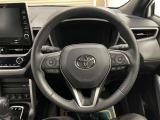 快適な操作性の運転席、ハンドルも綺麗に清掃済みです!もちろん安全を守るエアバッグも装備しているので安心してお乗りいただけます(^^)