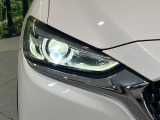 【LEDヘッドライト】悪天候や夜間走行時も良好な視界を確保し安心して運転できる高輝度LEDヘッドライトを装備!点灯速度が早く、消費電力も抑えられています。