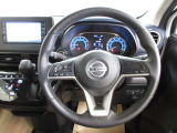運転が楽しくなる明るく開放的な運転席まわりです。