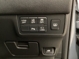 各種機能の切替スイッチは運転席パネル下に集約されています。任意で切り替え可能なため状況に合わせてお使いください。