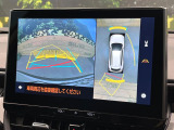 【パノラミックビューモニター】専用のカメラにより、上から見下ろしたような視点で360度クルマの周囲を確認することができます☆死角部分も確認しやすく、狭い場所での切り返しや駐車もスムーズに行えます。
