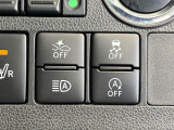 【スマートアシスト】走行中に前方の車両等を認識し、衝突しそうな時は警報とブレーキで衝突回避と被害軽減をアシスト。より安全にドライブをお楽しみいただけます。