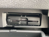 ビルトインETC(埋め込み型)。スッキリと収まっているのが特徴です。音声案内タイプ/アンテナ分離式。納車時には再セットアップ(情報の再登録)を行います。
