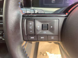 ステアリングスイッチ付きのハンドル!運転に支障をきたすことなくナビ操作が可能です!!