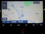 純正ナビを装備。タッチパネル式で使いやすく、お出かけもラクラクです。