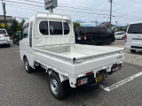 リヤコンビネーションランプ(LEDテール&ストップランプ)を標準装備。