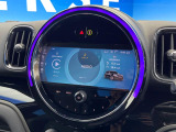●Apple Car Play:スマホとの有線接続で、ナビ・オーディオ再生などスマホのアプリ機能が画面でも使える便利機能です!