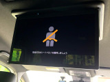 【フリップダウンモニター】大画面モニターで後席でもエンタメをお楽しみいただけます。小さなお子様にも大人気の装備です♪