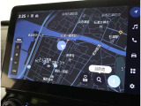 純正ナビを装備。タッチパネル式で使いやすく、お出かけもラクラクです。