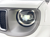 ●LEDヘッドライト:夜間走行時も良好な視界を確保し安心して運転できる高輝度LEDヘッドライトを装備!点灯速度が早く、消費電力も抑えられています。