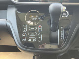 ◆オートエアコン◆車内に取り込む外気をキレイにして、安心おでかけ!操作性と視認性に優れたタッチパネル式です!凹凸が少なく、お掃除が楽にできます!