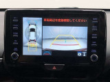 全周囲の画像が表示されます。 運転席から見づらい個所なども、上空から見たような映像で確認できます。  映像の切替もでき、後方確認だけでなく大変便利な機能です。