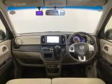 【前方視界】開放的な前方視界!運転がしやすく疲れにくいです♪窓が大きく、見通しがとっても良いおクルマですよ♪