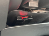 【ETC】有料道路を利用する際に料金所で停止することなく通過できる、ETC車載器(ノンストップ自動料金収受システム機器)が装備されています。セットアップを行うことで利用可能になります。