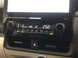 【オートエアコン】風量や吹き出し口を調整し、設定した温度に自動的に保ってくれる制御が付いているので、いつでも快適に過ごせます。