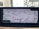 BMWのナビゲーションは操作性も良く、詳細な地図情報と交通状況を見やすく表示し、快適なドライビングをサポートしながら目的地までナビゲートします。